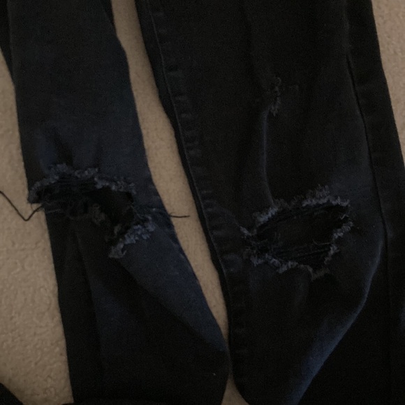 Simple black skinny jeans for sale! - Picture 2 of 3